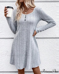 Casual Dress with Round Neck and Buttons